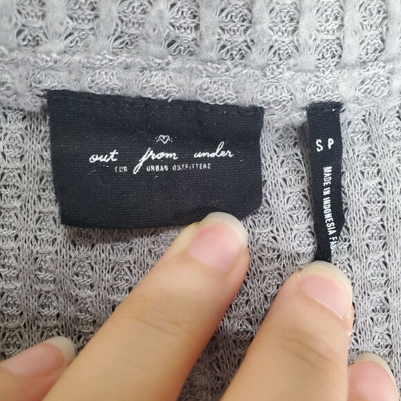 OUT FROM UNDER‎ URBAN Womens Jojo Top SZ S Thermal Waffle Knit Gray Long Sleeve - Picture 5 of 8